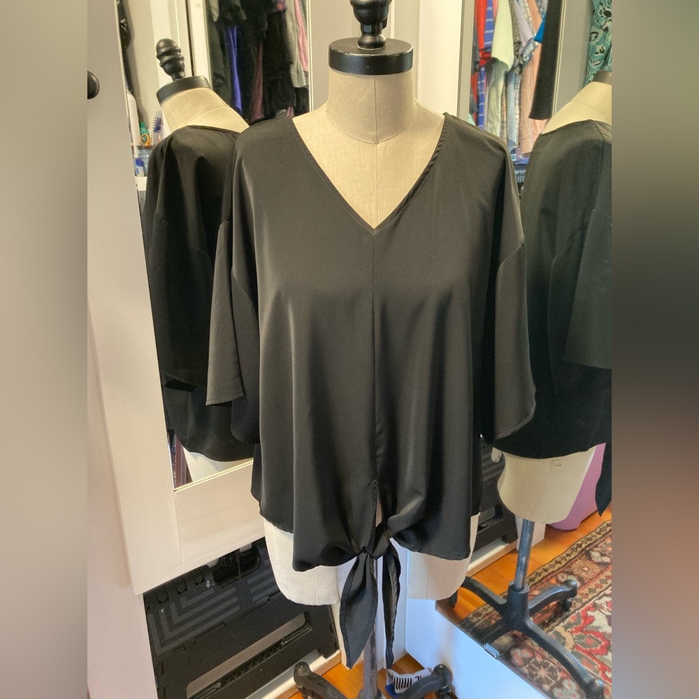 Vishow Short Sleeved Black Women's Tie Front Top, Size Large